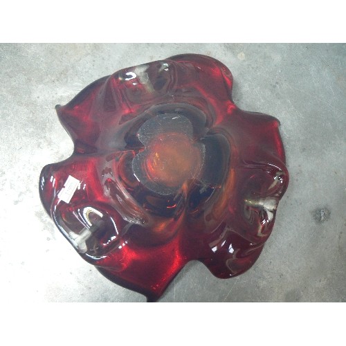 317 - HEAVY 1960'S MURANO GLASS BOWL IN AMBER AND RED COLOURS - 24CM DIA