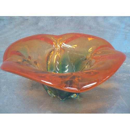 315 - A 1960'S MURANO GLASS POLYLOBED RIM BOWL IN TANGERINE ORANGE AND GREEN COLOURS - 24CM DIA, 11CM H