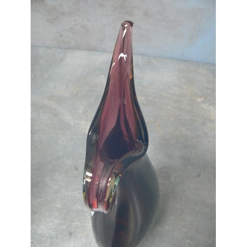 313 - A MURANO GLASS JUG SHAPED VASE IN DEEP RED AND AMBER COLOURS - 27CM H