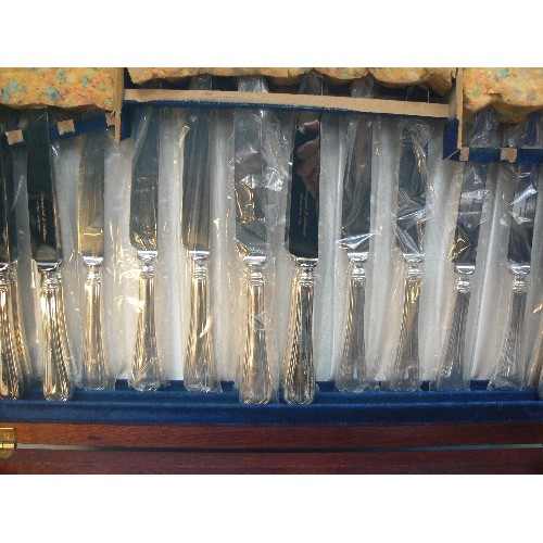 88 - LARGE WOODEN CASED CANTEEN OF SILVER PLATED CUTLERY BY DAVENPORT & SULLIVAN, SHEFFIELD - MOSTLY AS N... 