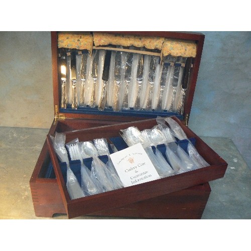 88 - LARGE WOODEN CASED CANTEEN OF SILVER PLATED CUTLERY BY DAVENPORT & SULLIVAN, SHEFFIELD - MOSTLY AS N... 