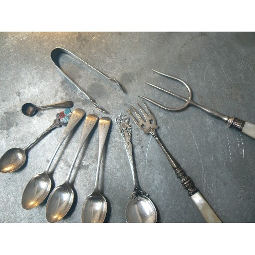 86 - SELECTION OF STERLING SILVER CUTLERY INCLUDING BREAD FORK WITH MOP HANDLE SHEFFIELD 1921 WILLIAM BAT... 