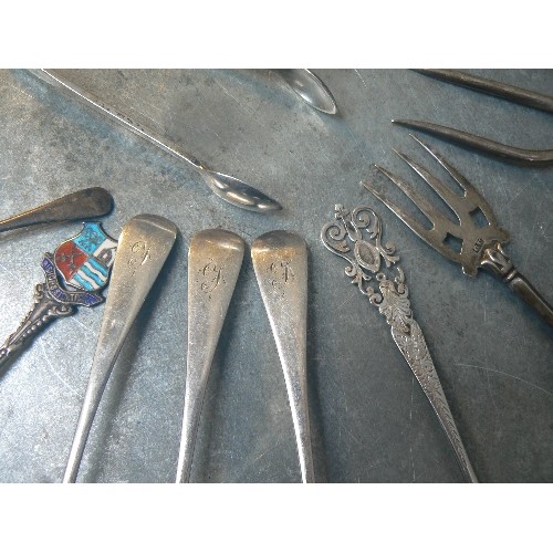 86 - SELECTION OF STERLING SILVER CUTLERY INCLUDING BREAD FORK WITH MOP HANDLE SHEFFIELD 1921 WILLIAM BAT... 