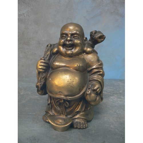 202 - A VINTAGE CHINESE BRONZE LAUGHING BUDDHA FIGURE WITH GOURD AND SACK. FOUNDRY MARK ON THE BACK