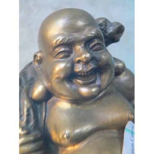 202 - A VINTAGE CHINESE BRONZE LAUGHING BUDDHA FIGURE WITH GOURD AND SACK. FOUNDRY MARK ON THE BACK