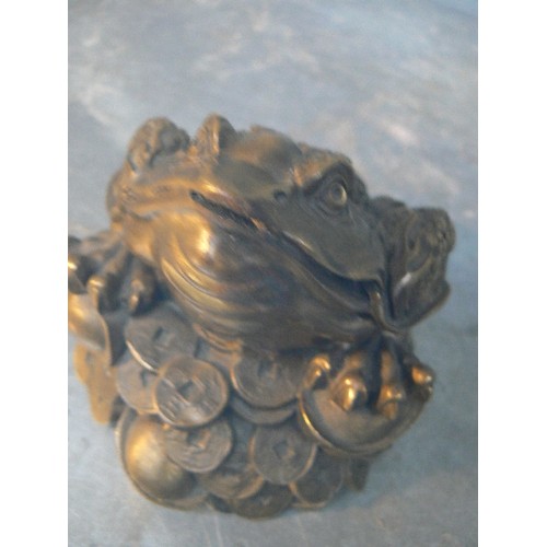 203 - A VINTAGE CHINESE BRONZE 