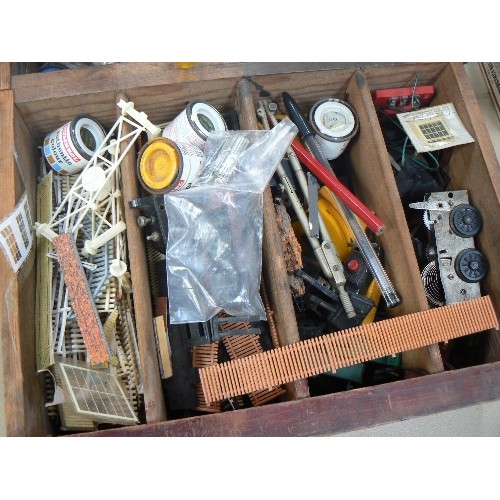 486 - 2 WOODEN TRAYS OF MODEL ACCESSORIES, PAINT ETC + STEAM LOCO ON PLINTH