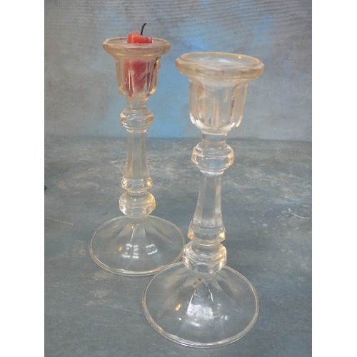 147 - PAIR OF VINTAGE CORINTHIAN COLUMN BRASS CANDLESTICKS - 20CM. ALSO A PAIR OF GLASS CANDLESTICKS 20CM