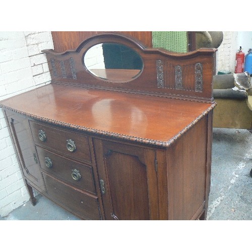 386 - A 1920'S WALNUT BOW FRONTED SIDEBOARD WITH THREE CENTRAL DRAWERS FLANKED BY TWO CUPBOARDS. THE UPSTA... 