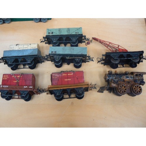 504 - 6 O GAUGE TINPLATE WAGONS INC CRANE + RUSTY CLOCKWORK O GAUGE LOCOMOTIVE