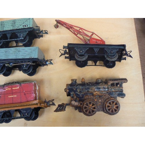 504 - 6 O GAUGE TINPLATE WAGONS INC CRANE + RUSTY CLOCKWORK O GAUGE LOCOMOTIVE