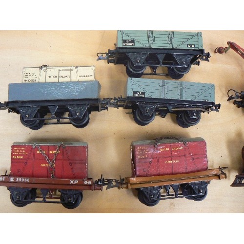 504 - 6 O GAUGE TINPLATE WAGONS INC CRANE + RUSTY CLOCKWORK O GAUGE LOCOMOTIVE