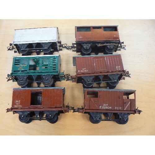 505 - HORNBY 5 TINPLATE O GAUGE WAGONS + BRAKE VAN