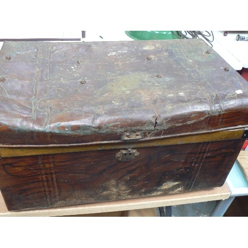 508 - VINTAGE METAL TRUNK WITH CONTENTS OF TOYS, MODEL BUILDINGS ETC