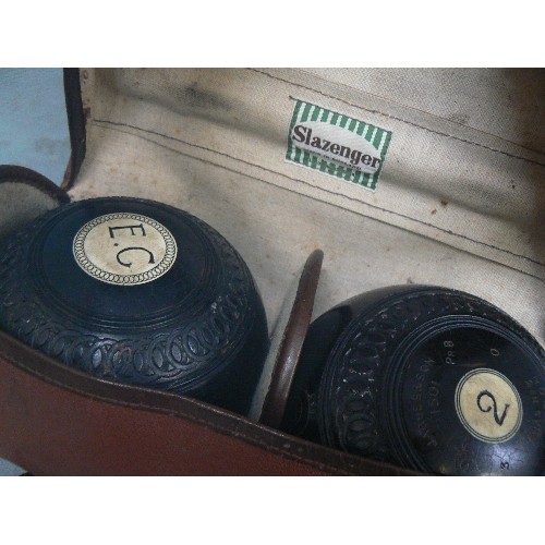 209 - PAIR OF VINTAGE JAQUES ANS SONS LAWN BOWLS IN AN OLD LEATHERETTE BAG