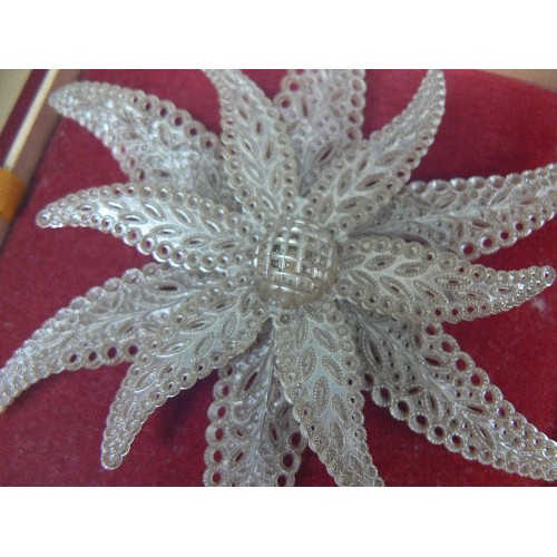 23C - A MOST UNUSUAL AND LARGE EARLY TRANSLUSCENT PLASTIC FLOWER OR STARFISH BROOCH - 10CM DIA . IN A COLL... 