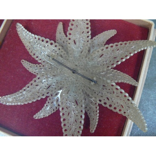 23C - A MOST UNUSUAL AND LARGE EARLY TRANSLUSCENT PLASTIC FLOWER OR STARFISH BROOCH - 10CM DIA . IN A COLL... 