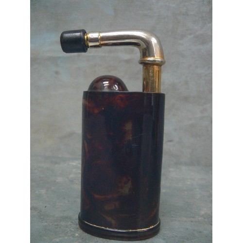 129 - AN EDWARDIAN FAUX TORTOISESHELL EAR TRUMPET WITH GILT BRASS GRILLE AND TELESCOPIC EAR PIECE