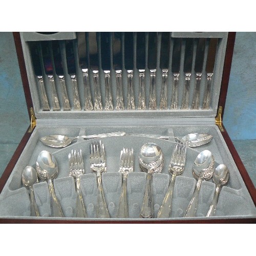 91 - A VINERS OF SHEFFIELD CANTEEN OF SILVERPLATED CUTLERY - A SERVICE FOR 8 PEOPLE, DUBARRY CLASSIC PATT... 