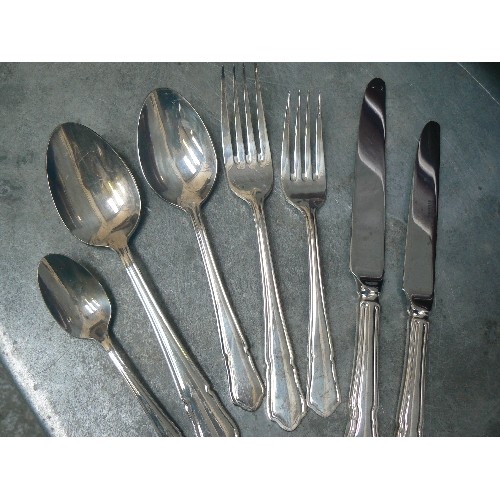 91 - A VINERS OF SHEFFIELD CANTEEN OF SILVERPLATED CUTLERY - A SERVICE FOR 8 PEOPLE, DUBARRY CLASSIC PATT... 