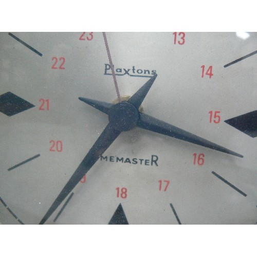 355A - A MID CENTURY PLAXTONS TIMEMASTER WEST GERMAN CLOCK FACE - IN A LATER WOODEN SURROUND WITH GUINNESS ... 