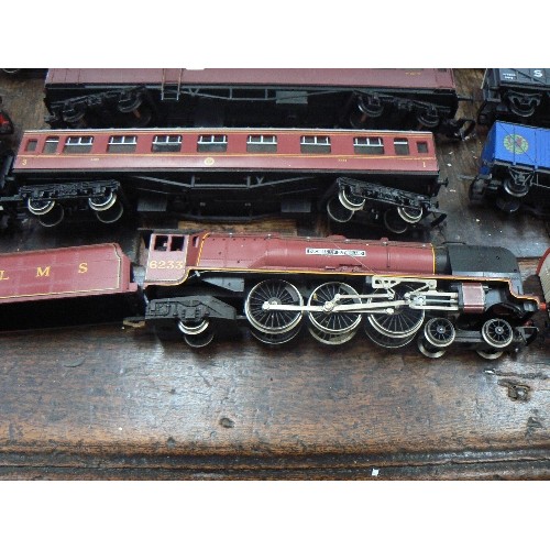 523 - BOX OF OO MODEL RAILWAYS INCLUDING DUCHESS OF SUTHERLAND WITH NO TENDER CHASSIS