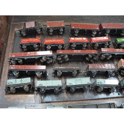 525 - 40 HORNBY DUBLO WAGONS