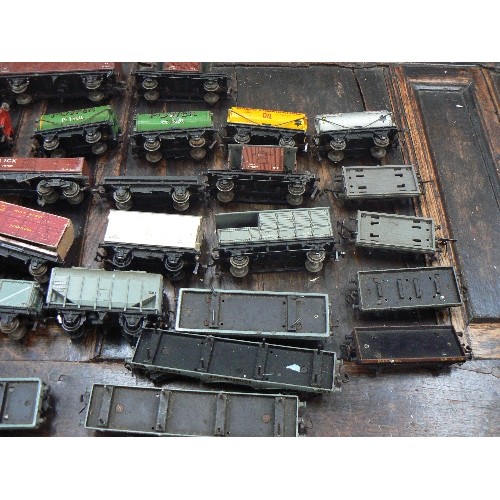 525 - 40 HORNBY DUBLO WAGONS