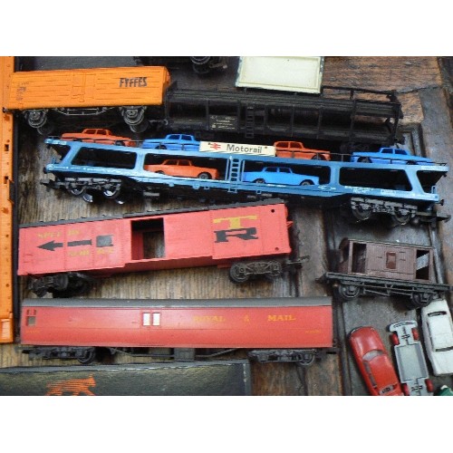 530 - OO MODEL RAILWAYS FOR SPARES & REPAIRS INC CAR TRANSPORTER WITH CARS