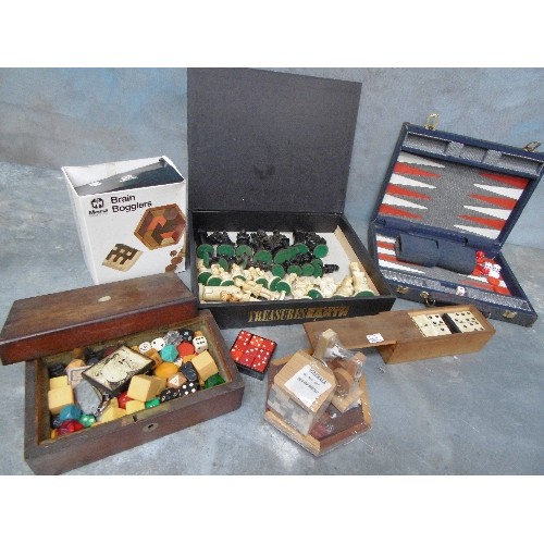 130 - VINTAGE AND MODERN GAMES INCLUDING AN UNUSUAL CELLULOID CHESS SET, BONE DOMINOES IN BOX, ROSEWOOD BO... 