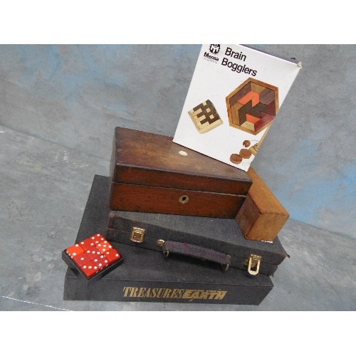 130 - VINTAGE AND MODERN GAMES INCLUDING AN UNUSUAL CELLULOID CHESS SET, BONE DOMINOES IN BOX, ROSEWOOD BO... 