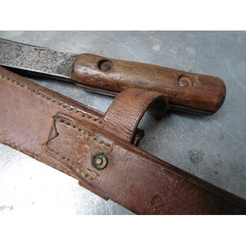 437 - AN ANTIQUE SQUARE TIP MACHETE, POSSIBLY WW1. THE BLADE MARKED GCF 15??. MARKS TO WOODEN GRIP INCLUDI... 