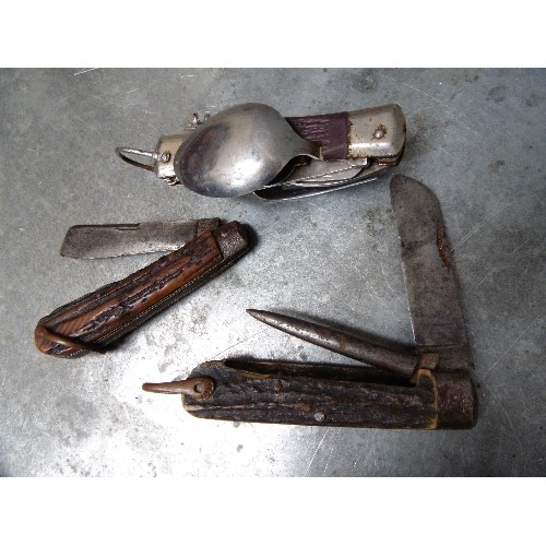 442 - TWO ANTIQUE AND A LATER POCKET / CLASP KNIFE. INCLUDES A GOOD LATE 19TH OR EARLY 20TH CENTURY CLASP ... 