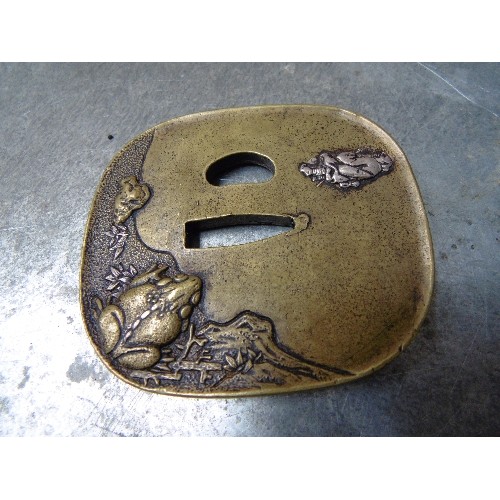 445 - A 19TH CENTURY JAPANESE TSUBA SWORD GUARD IN BRONZE WITH RAISED DETAIL OF A TOAD AND ROCKS AND A FIG... 