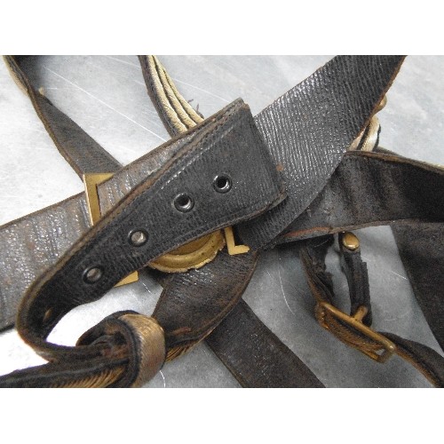 451 - A LATE 19TH CENTURY VICTORIAN OFFICERS ROYAL NAVY SWORD BELT WITH GILT BRASS BUCKLE AND FITTINGS INC... 