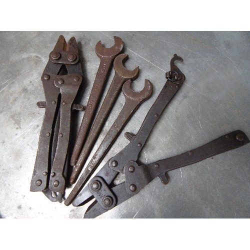 449 - A GOOD PAIR OF WW2 1944 DATED ENGINEERS PATTERN WIRE CUTTERS TOGETHER WITH 3 SPANNERS