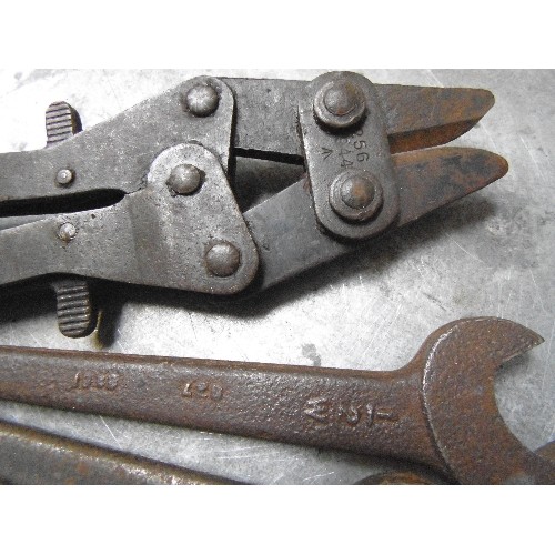 449 - A GOOD PAIR OF WW2 1944 DATED ENGINEERS PATTERN WIRE CUTTERS TOGETHER WITH 3 SPANNERS