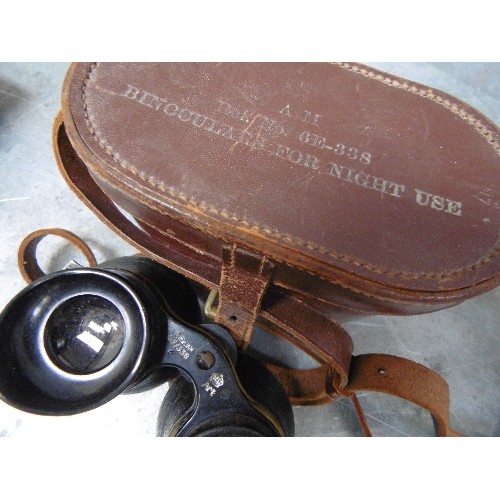 455 - PAIR OF WW2 AIR MINISTRY AIRBORNE BINOCULARS WITH ORIGINAL LEATHER CASE MARKED 