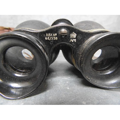 455 - PAIR OF WW2 AIR MINISTRY AIRBORNE BINOCULARS WITH ORIGINAL LEATHER CASE MARKED 