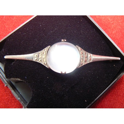 97 - AN EARLY 20th CENTURY MYSTICAL CRYSTAL SOLID SILVER BROOCH WITH MARCASITE  WEIGHT 8.00gr . A MAGNIFI... 