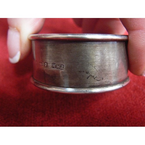 16 - SILVER NAPKIN RING BIRMINGHAM 1921 BY T H HAZLEWOOD
WEIGHT 5.75 GRAMS