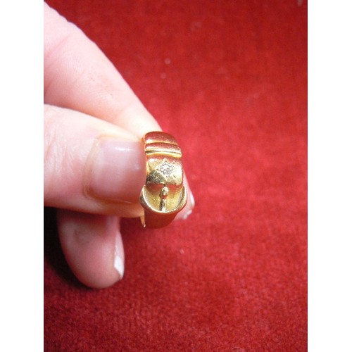 57 - AN 18ct GOLD BELT RING WITH A NICE DIAMOND SET IN THE BUCKLE WEIGHT 3.71g SIZE M