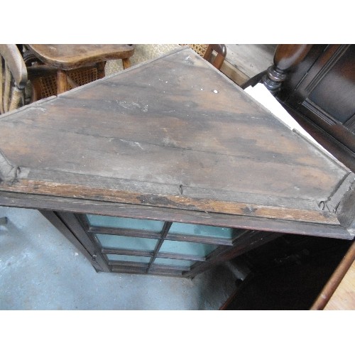 360 - EARLY 19TH CENTURY STAINED OAK CORNER CUPBOARD WITH SQUARE PANEL GLAZED DOOR - CRACK TO ONE PANE