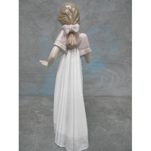 199E - A LLADRO NAO FIGURE OF A GIRL HOLDING A CHAMBERSTICK - FINGER BROKEN ON LEFT HAND - 25CM H