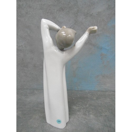 199D - A LLADRO PORCELAIN FIGURE OF A CHILD YAWNING - 24CM