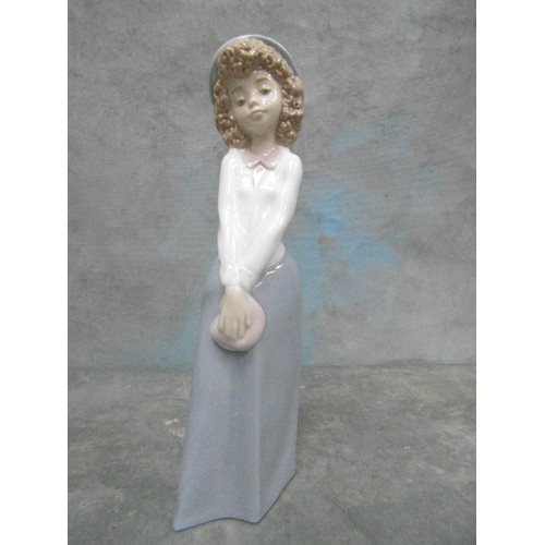 199B - A LLADRO NAO PORCELAIN FIGURE 