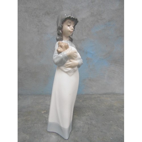 199A - A LLADRO NAO PORCELAIN FIGURE 