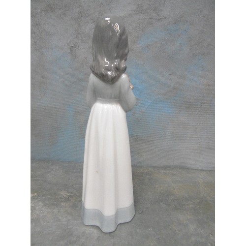 199A - A LLADRO NAO PORCELAIN FIGURE 