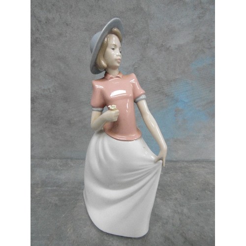 199F - A LLADRO NAO FIGURE OF A LADY HOLDING A FLOWER. DAMAGE TO A PETAL - 28CM