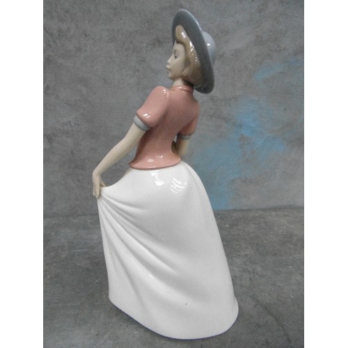 199F - A LLADRO NAO FIGURE OF A LADY HOLDING A FLOWER. DAMAGE TO A PETAL - 28CM